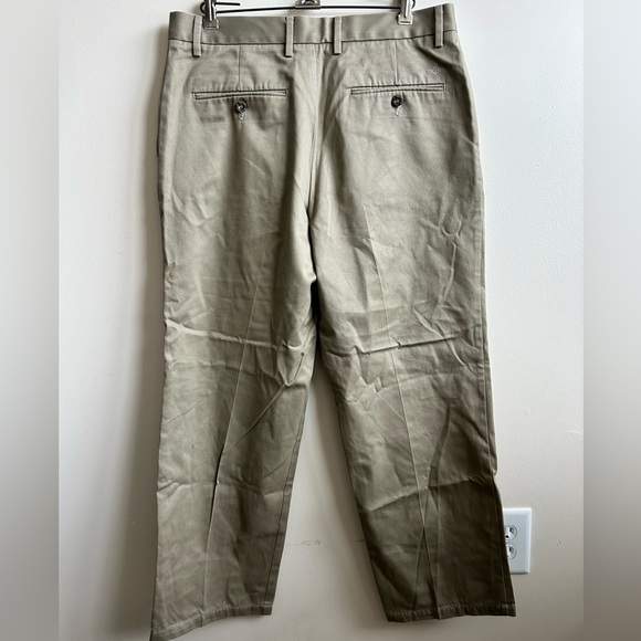 Dockers Mens Classic Fit Khaki Dress Pants 33x30 - Picture 3 of 6